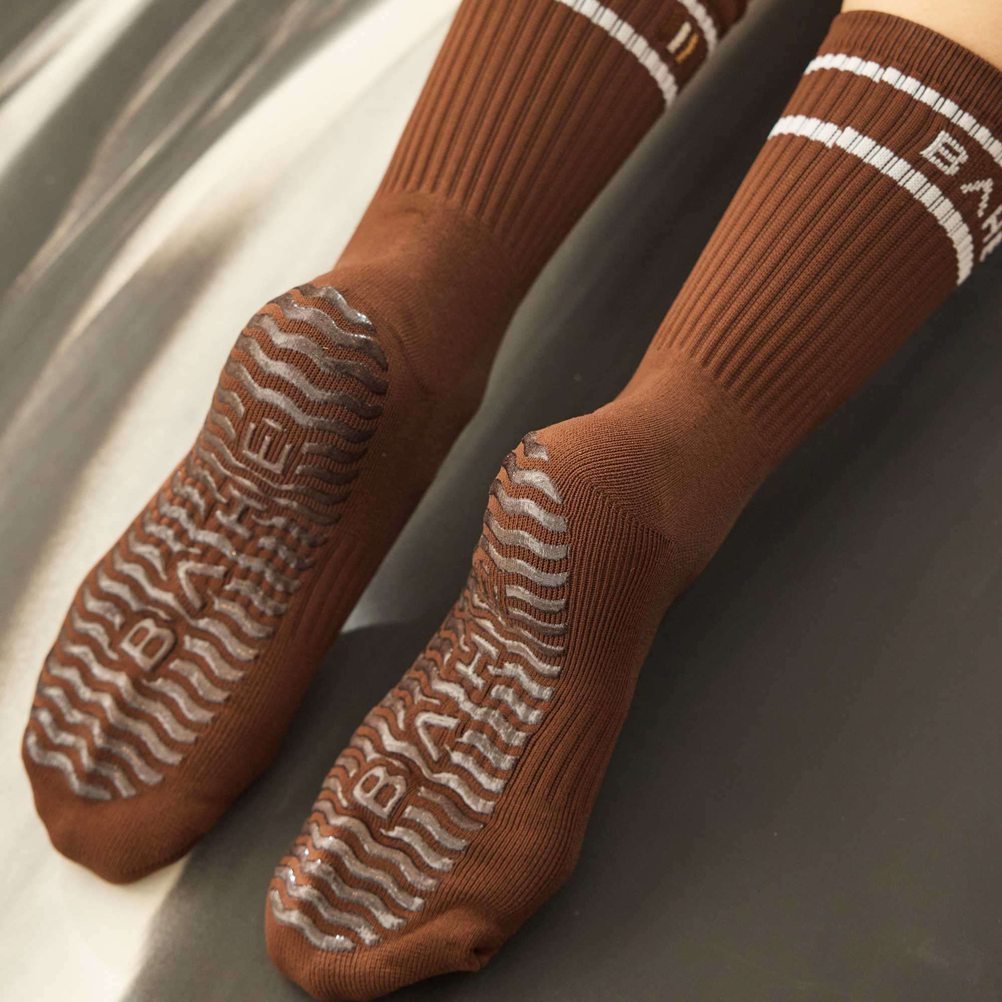 STUDIO GRIPPY CREW SOCKS